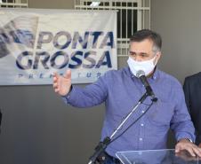 O Governo do Estado inaugurou uma nova Unidade Básica de Saúde (UBS) no município de Ponta Grossa nesta terça-feira (11). A obra possui um investimento de R$ 750 mil de repasse estadual. O secretário de Estado da Saúde, Beto Preto, esteve presente na inauguração e falou sobre a importância desta obra para a população. - Ponta Grossa, 11/05/2021