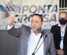 O Governo do Estado inaugurou uma nova Unidade Básica de Saúde (UBS) no município de Ponta Grossa nesta terça-feira (11). A obra possui um investimento de R$ 750 mil de repasse estadual. O secretário de Estado da Saúde, Beto Preto, esteve presente na inauguração e falou sobre a importância desta obra para a população. - Ponta Grossa, 11/05/2021