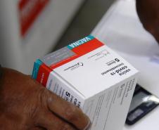 Paraná recebe novo lote com 244,8 mil vacinas contra a Covid-19