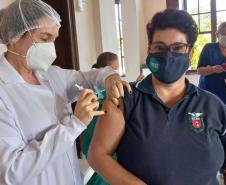 Paraná ultrapassa 1,4 mil trabalhadores da educação vacinados contra a Covid-19