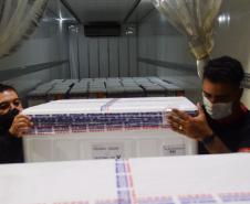 Desembarcam no Paraná 374,1 mil doses da vacina da AstraZeneca contra Covid-19
