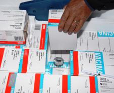 Paraná recebe 352,7 mil doses da vacina AstraZeneca