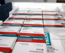 Paraná recebe 352,7 mil doses da vacina AstraZeneca