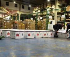 Paraná recebe 352,7 mil doses da vacina AstraZeneca