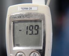 Lote com mais de 37,4 mil vacinas da Pfizer chegam ao Paraná