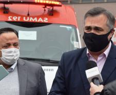 Governo entrega cinco ambulâncias para ampliação do atendimento de Urgência na região de Irati