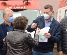 Governo entrega cinco ambulâncias para ampliação do atendimento de Urgência na região de Irati