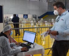 Paraná inicia vacinação contra a Covid-19 em trabalhadores do transporte aéreo