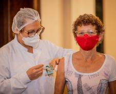Todos os municípios do Paraná já estão vacinando a população em geral