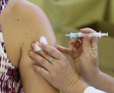 Paraná passa de 4,5 milhões de doses aplicadas, com 66,7% do grupo prioritário vacinado
