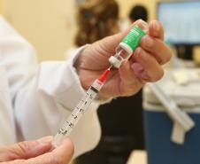 Paraná passa de 4,5 milhões de doses aplicadas, com 66,7% do grupo prioritário vacinado