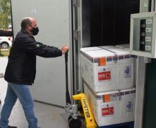 Paraná recebe 234 mil vacinas contra a Covid-19; doses da Pfizer vão para os 399 municípios