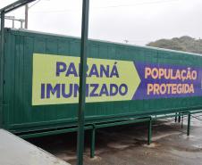 451,7 mil vacinas chegam ao Paraná; Cemepar separa as doses para os municípios