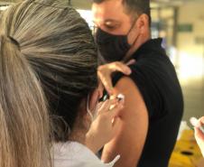 Campanha “De domingo a domingo” registra mais de 952 mil doses aplicadas aos finais de semana no Paraná