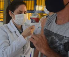 Campanha “De domingo a domingo” registra mais de 952 mil doses aplicadas aos finais de semana no Paraná