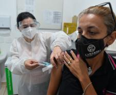 Campanha “De domingo a domingo” registra mais de 952 mil doses aplicadas aos finais de semana no Paraná