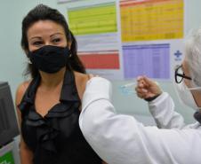Campanha “De domingo a domingo” registra mais de 952 mil doses aplicadas aos finais de semana no Paraná