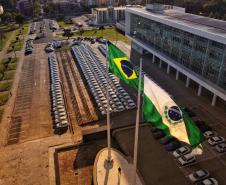 Governador entrega 1.211 automóveis aos 399 municípios para reforçar Saúde da Família