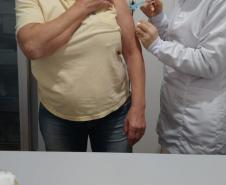 Mais de 1 milhão de pessoas foram vacinadas contra a Covid-19 aos finais de semana no Paraná
