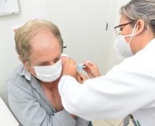 Mais de 1 milhão de pessoas foram vacinadas contra a Covid-19 aos finais de semana no Paraná
