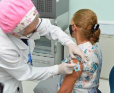 Mais de 1 milhão de pessoas foram vacinadas contra a Covid-19 aos finais de semana no Paraná