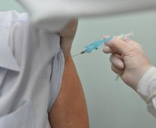Mais de 1 milhão de pessoas foram vacinadas contra a Covid-19 aos finais de semana no Paraná