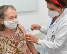 Mais de 1 milhão de pessoas foram vacinadas contra a Covid-19 aos finais de semana no Paraná