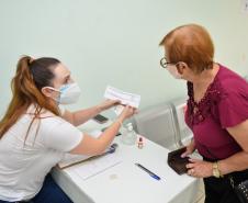 Mais de 1 milhão de pessoas foram vacinadas contra a Covid-19 aos finais de semana no Paraná