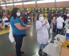 Mais de 1 milhão de pessoas foram vacinadas contra a Covid-19 aos finais de semana no Paraná