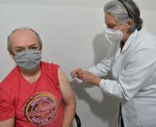 Mais de 1 milhão de pessoas foram vacinadas contra a Covid-19 aos finais de semana no Paraná