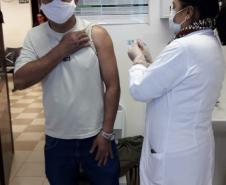 Mais de 1 milhão de pessoas foram vacinadas contra a Covid-19 aos finais de semana no Paraná