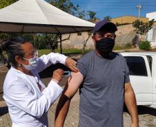 Mais de 1 milhão de pessoas foram vacinadas contra a Covid-19 aos finais de semana no Paraná