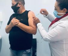 Mais de 1 milhão de pessoas foram vacinadas contra a Covid-19 aos finais de semana no Paraná