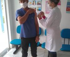 Mais de 1 milhão de pessoas foram vacinadas contra a Covid-19 aos finais de semana no Paraná