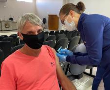 Mais de 1 milhão de pessoas foram vacinadas contra a Covid-19 aos finais de semana no Paraná