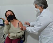 Mais de 1 milhão de pessoas foram vacinadas contra a Covid-19 aos finais de semana no Paraná