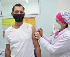 Mais de 1 milhão de pessoas foram vacinadas contra a Covid-19 aos finais de semana no Paraná