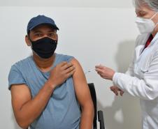Mais de 1 milhão de pessoas foram vacinadas contra a Covid-19 aos finais de semana no Paraná