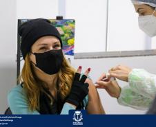 Mais de 1 milhão de pessoas foram vacinadas contra a Covid-19 aos finais de semana no Paraná