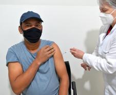 Três em cada quatro municípios vacinam a faixa dos 40 anos; 67 já venceram essa barreira