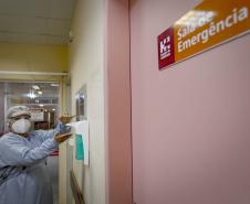 A parnanguara Lucimar Josiane de Oliveira, de 44 anos, recebeu a primeira dose da vacina contra a Covid-19 exatamente às 21h48 do dia 18 de janeiro de 2021. A enfermeira, que atua no Complexo Hospitalar do Trabalhador (CHT), foi a primeira paranaense a ser vacinada contra o novo coronavírus. - Curitiba, 15/07/2021