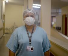 A parnanguara Lucimar Josiane de Oliveira, de 44 anos, recebeu a primeira dose da vacina contra a Covid-19 exatamente às 21h48 do dia 18 de janeiro de 2021. A enfermeira, que atua no Complexo Hospitalar do Trabalhador (CHT), foi a primeira paranaense a ser vacinada contra o novo coronavírus. - Curitiba, 15/07/2021