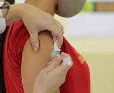 Seis meses após iniciar a vacinação, Paraná chega a 6,9 milhões de doses aplicadas