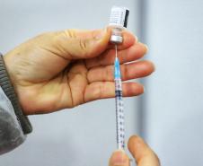 7 milhões de doses foram aplicadas no Paraná; 63% dos adultos já receberam uma vacina 