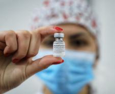 Com 7,5 milhões de doses aplicadas, PR passa Bahia e chega a 66% dos adultos imunizados