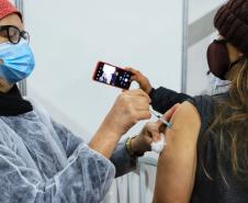 Com 8,5 milhões de doses aplicadas, Paraná chega a 73% dos adultos imunizados