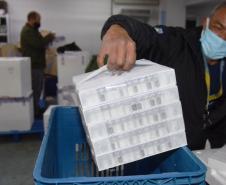 Mais 279,2 mil vacinas contra a Covid-19 chegam ao Paraná