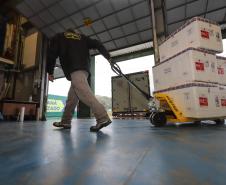 Paraná recebe mais 191,4 mil vacinas contra a Covid-19; distribuição começa no sábado