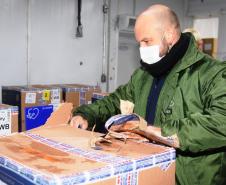 Paraná recebe 127,5 mil vacinas contra a Covid-19