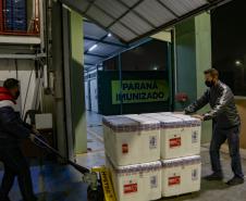 Paraná recebe mais 184.250 vacinas da AstraZeneca e completa 40ª pauta de entrega